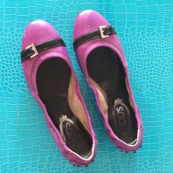Tod's purple flats with buckles