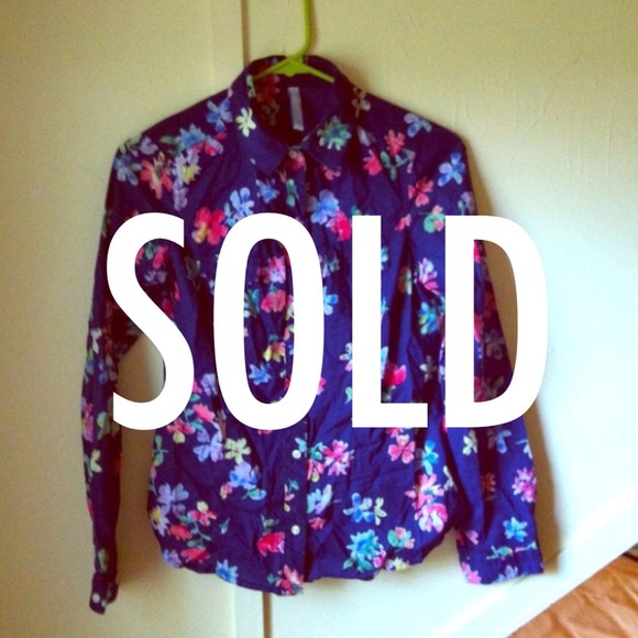🌺REDUCED!🌼 Navy floral button-down