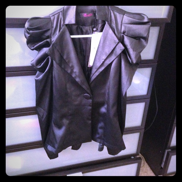 🎉SOLD🎉Brand New Black Blazer by Ruidiya Fashion
