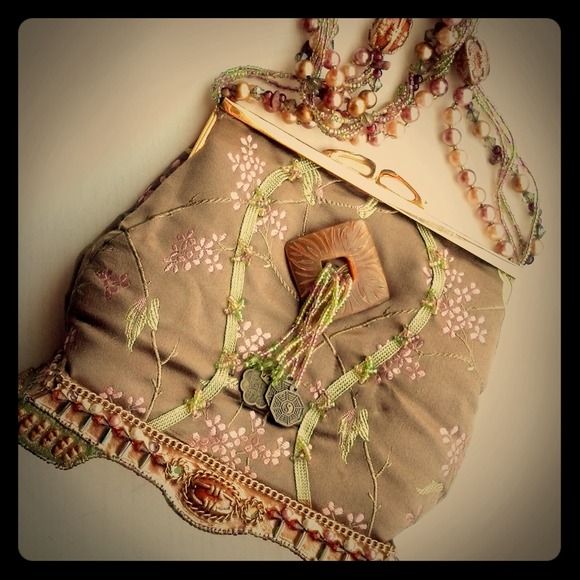 Mary Frances Box Purse