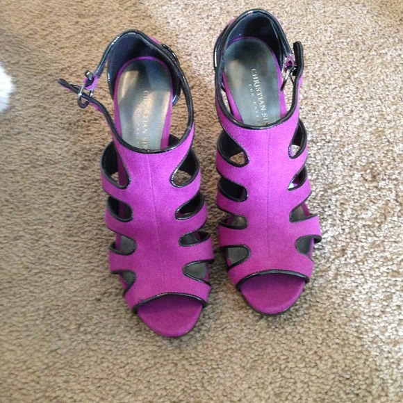 Never worn shoes. Size 7 1/2.