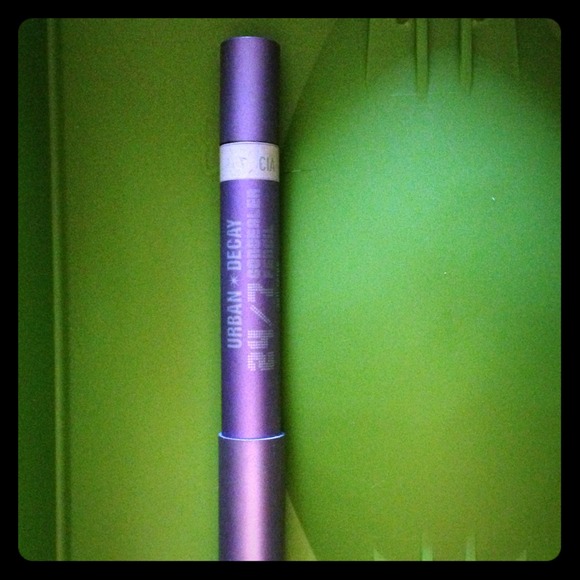 ⭐SOLD⭐Urban Decay Concealer Pencil CIA