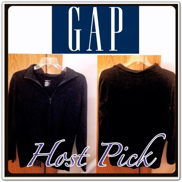 GAP Tops - 🚴Gap active v neck top🚴 💎HP💎