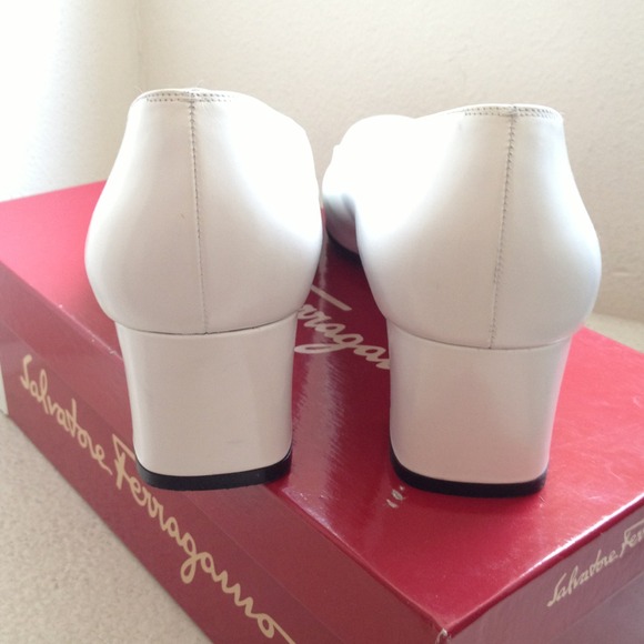 Vintage Ferragamo Pumps - Picture 2 of 4