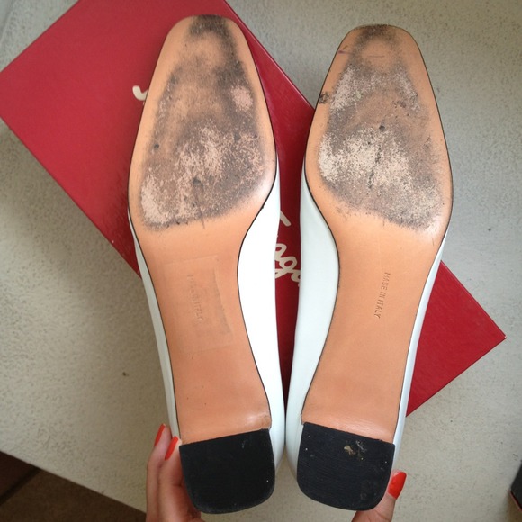 Vintage Ferragamo Pumps - Picture 3 of 4