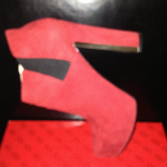 Bootie Alert! - Picture 2 of 3