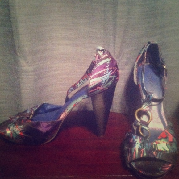 Madden colorful strappy heels! - Picture 1 of 1