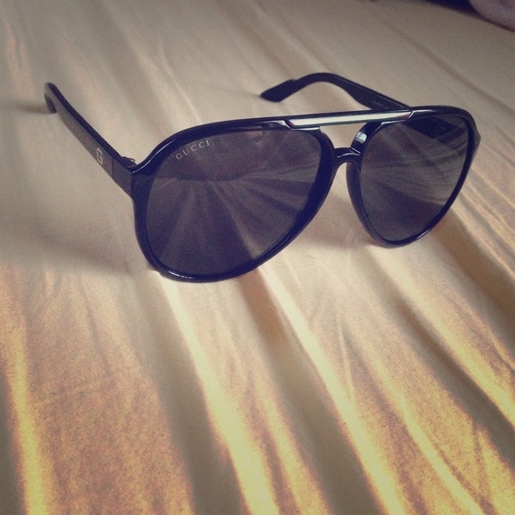 Medium Aviator Gucci Sunglasses