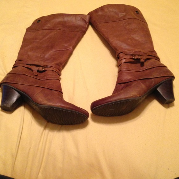 BareTraps Low heeled boots