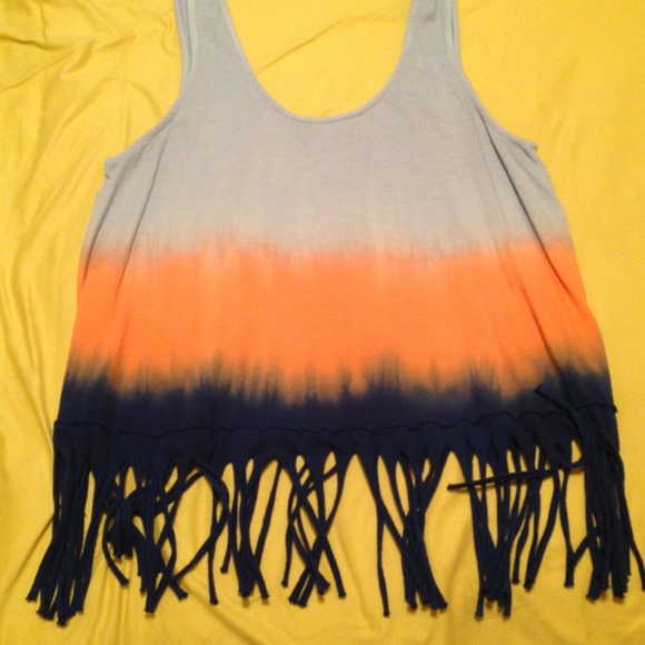 SOLD 🚫🚫Xhilaration Ombré Fringe Crop Tank