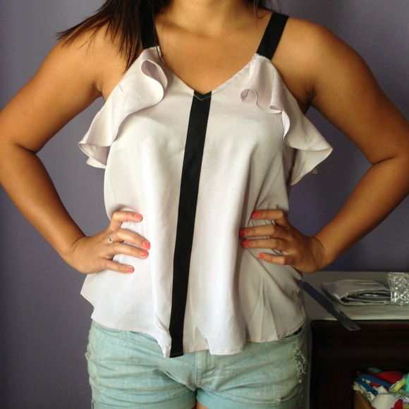 ❌SOLD IN BUNDLE❌ Light lavender/gray blouse
