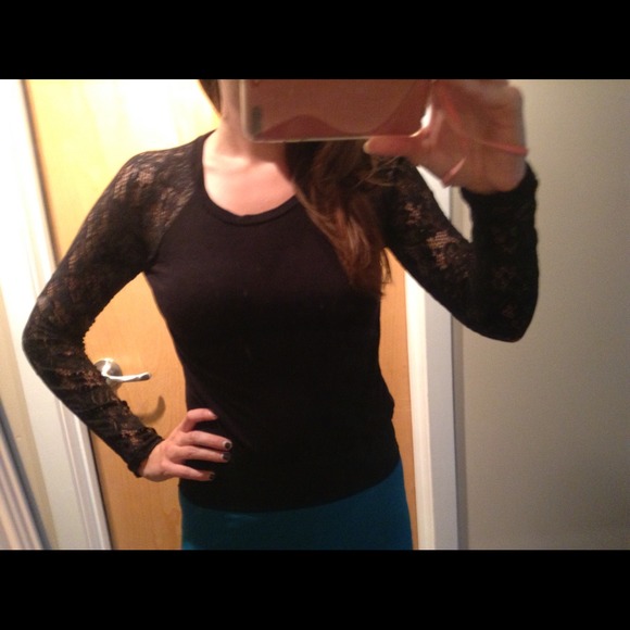 ❌❌ SOLD Black lace top ❌❌