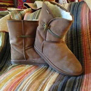 Emu short women's toggle boots in chestnut