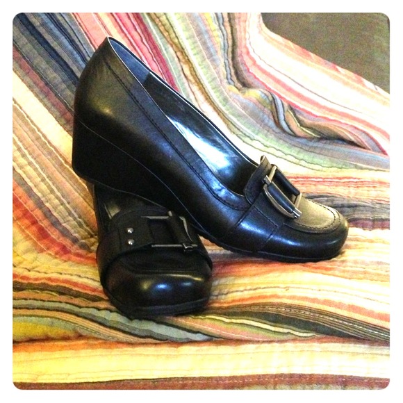 Marc Fisher wedges NWOT