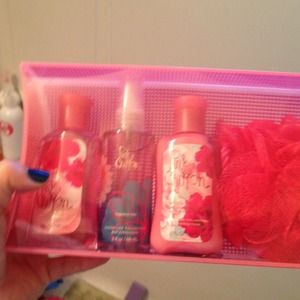 💥HOLD for Suzy💥 Bath and Body Works Gift Set