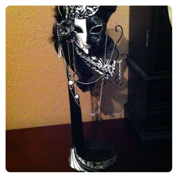 Timeless black and white jewelry holder