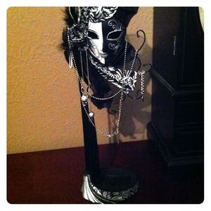 Timeless black and white jewelry holder
