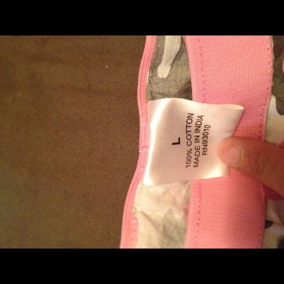 Pink camo short😍😍 - Picture 3 of 3