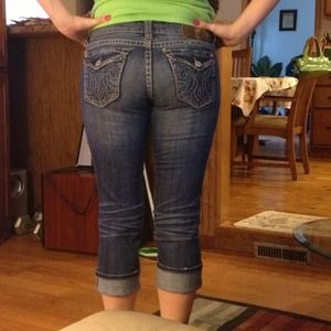 Sold in bundle. MEK capris