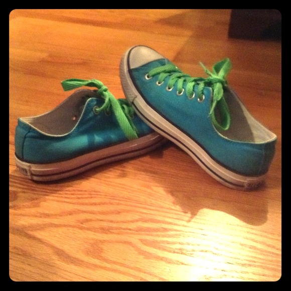 Converse shoes.
