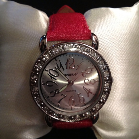 NEW Women Rhinestone Quartz Watch With Red Strap
