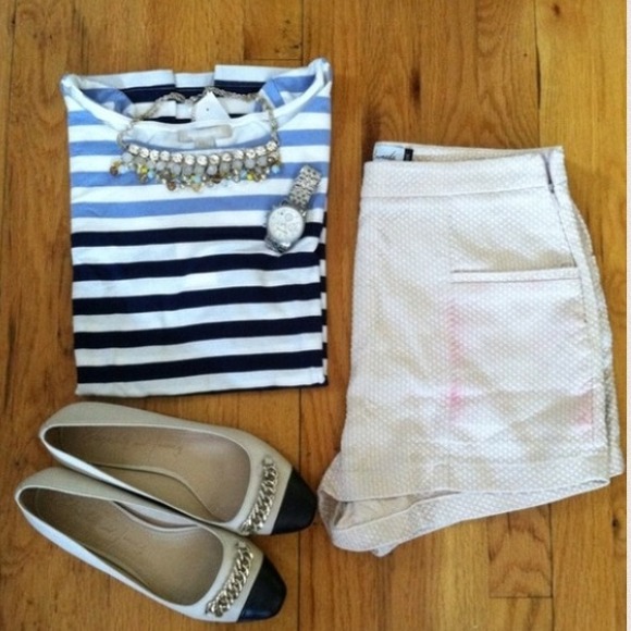 SOLD 😊🎉Host Pick🎉💗Banana Republic Striped Tee