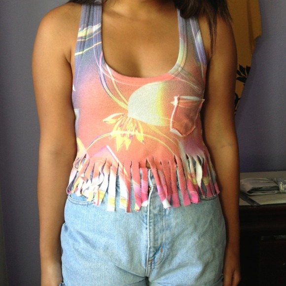 ❌SOLD IN BUNDLE❌ Crop top fringed rainbow tank