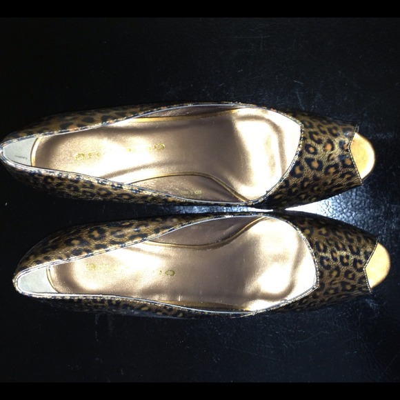 SOLD Statement Leopard Print peep toe Wedge Sandal - Picture 3 of 4