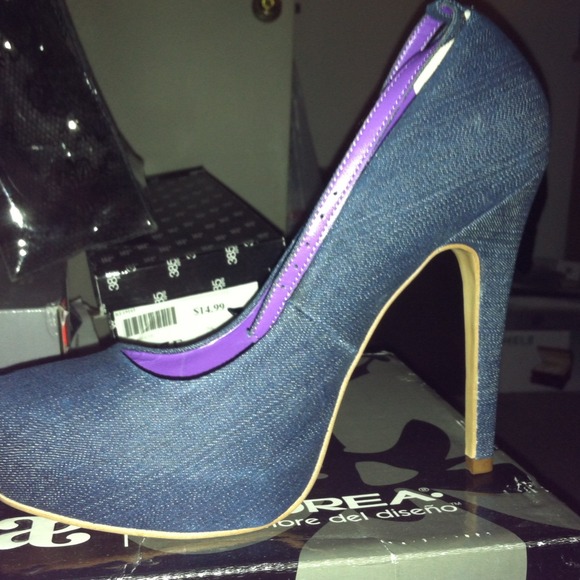 Denim shoes