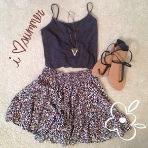 💜💜TRADED💜💜Ditsy Floral Print Skirt