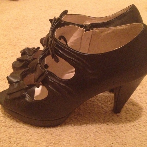 Black shoes
