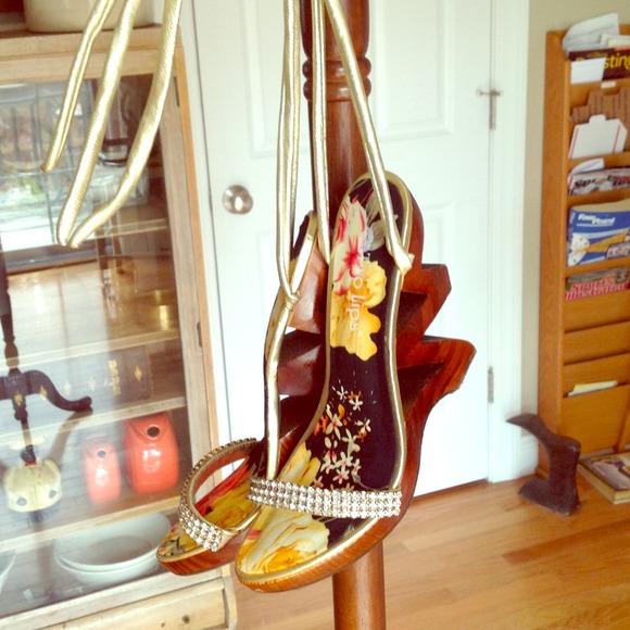 RESERVED FOR mimzy74 TWO LIPS 💋 SANDALS