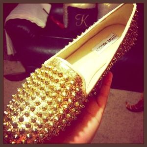 Steve Madden studdly flats