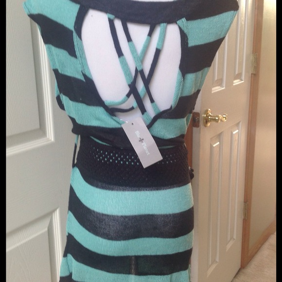 Cowl Neck Sleeveless Blouse - Picture 3 of 4