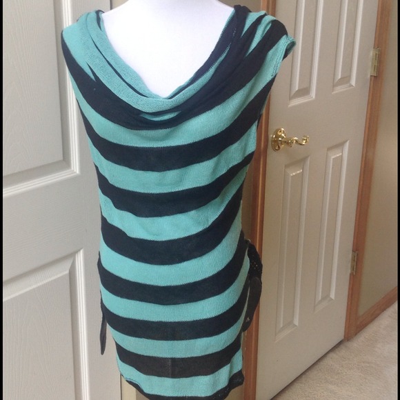 Cowl Neck Sleeveless Blouse - Picture 4 of 4