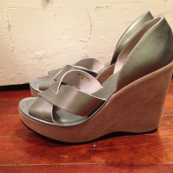 ❌SOLD❌Metallic & suede wedges, Size 8
