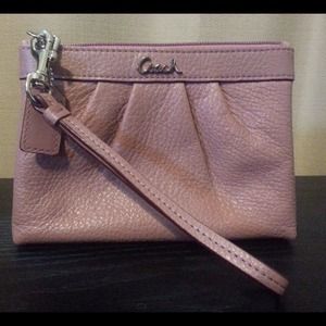 Coach Wristlet 🔴SOLD🔴