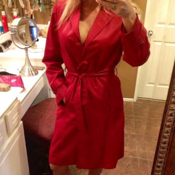 Trench coat/hold for carajames Sold