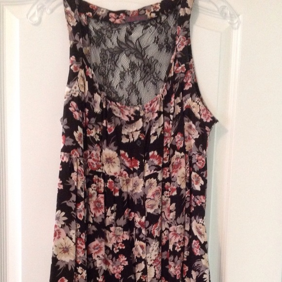 SOLD in bundle**Floral light sundress