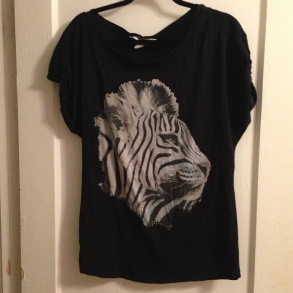 ❌SOLD❌Zara graphic tee, Size M