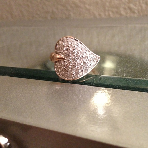 Rose gold plated CZ stunning ring - Picture 2 of 4