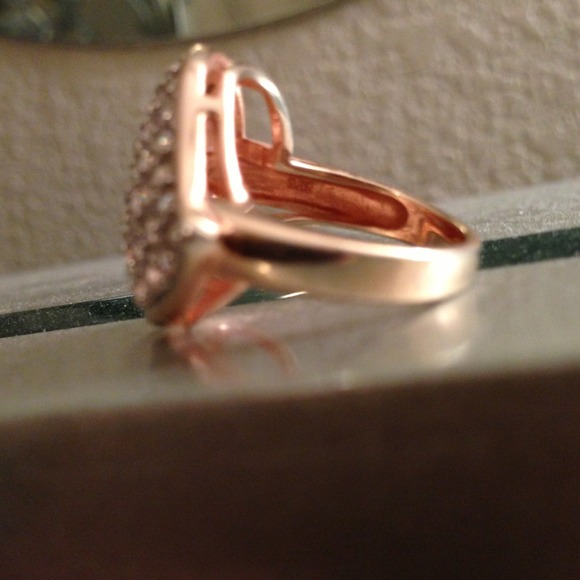 Rose gold plated CZ stunning ring - Picture 4 of 4
