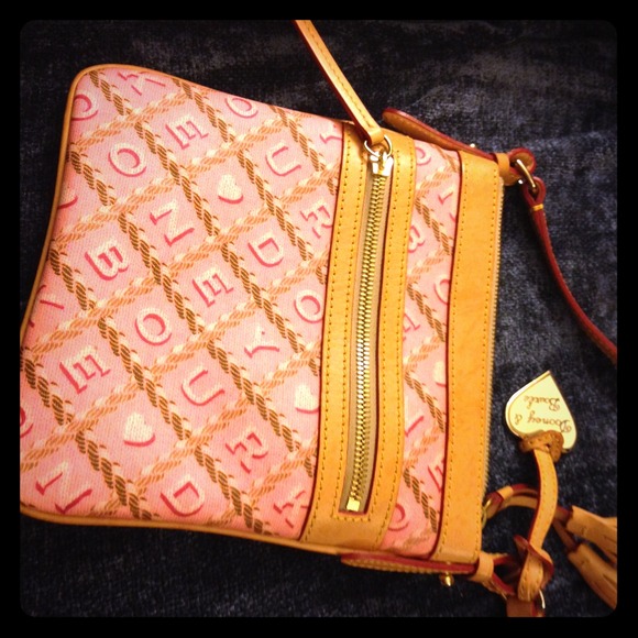 Dooney and Bourke cross body bag - Picture 1 of 4