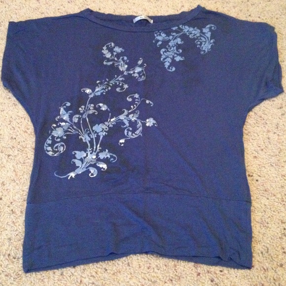 🚫Hold🚫Blue stretchy top w silver design