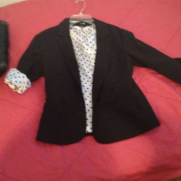TRADED❌❌❌❌polka dot blazer two buttons