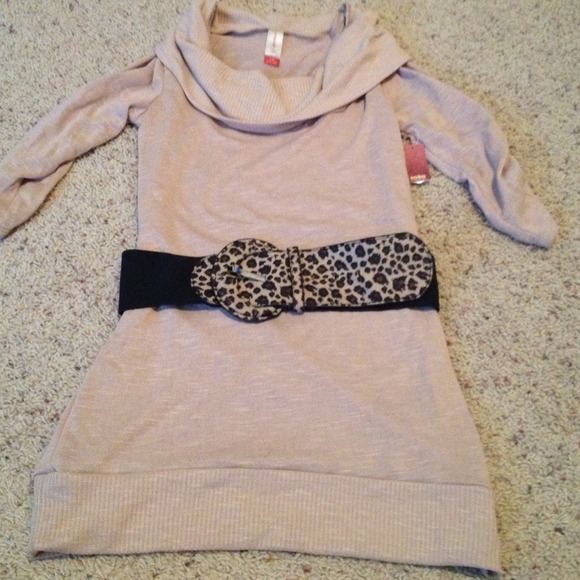 🚫Sold🚫Khaki cowl neck  lightweight sweater