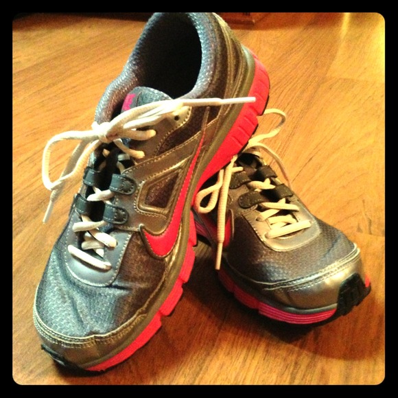 Nike Dual Fushion Athletic Shoes