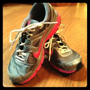 Nike Dual Fushion Athletic Shoes