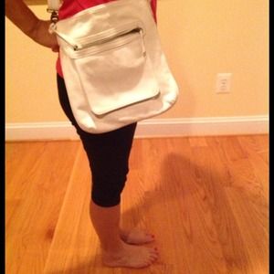 White leather shoulder  bag.
