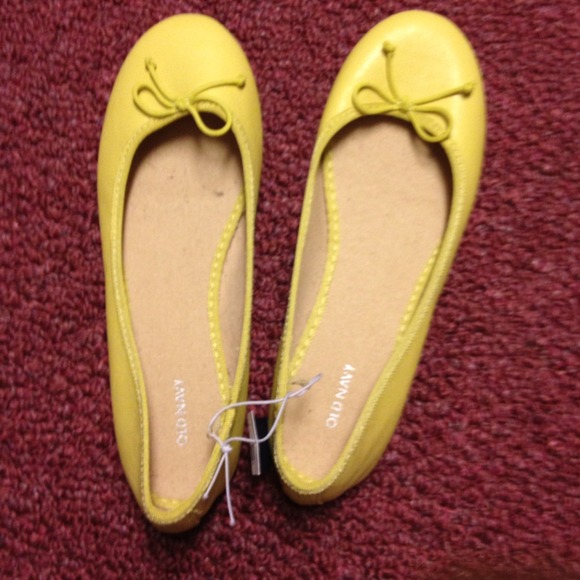 Old Navy yellow flats